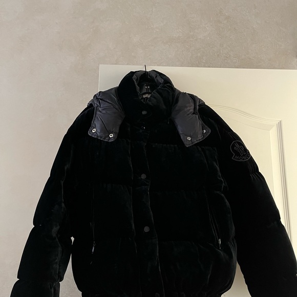 MONCLER
Black Down Velvet Daos Jacket - Picture 6 of 17